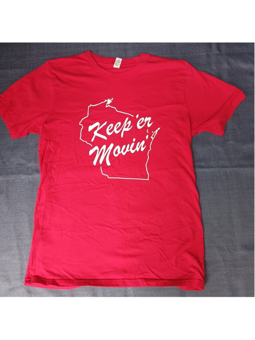 Wisconsin Manitowoc Minute Keep 'Er Movin Red M t-shirt Comedy Midwestern